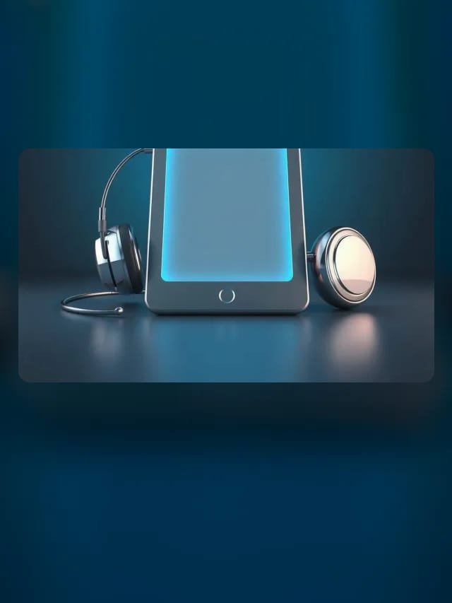 Lector de e-books com tela em branco brilhante entre fones de ouvido cromados
