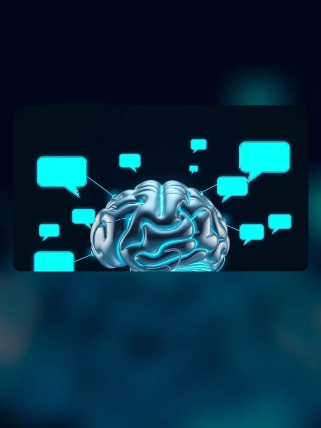 Cerebro metálico conectado a globos de diálogo luminosos